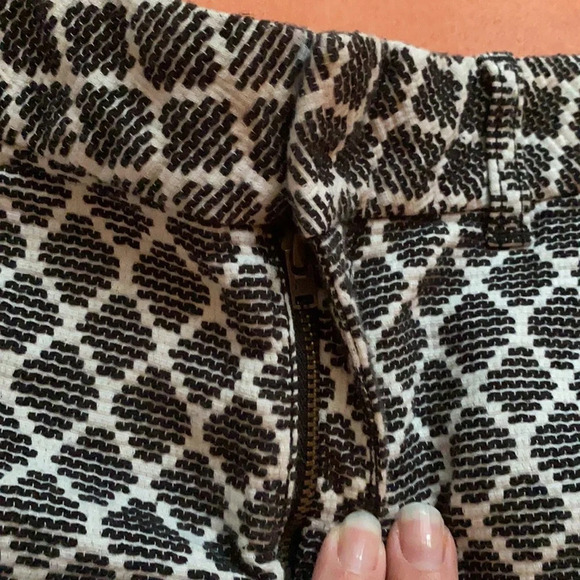 Gap Black White Diamond Patterned Size 4 Shorts 3 Inch Inseam Pockets Chinos - Picture 5 of 6